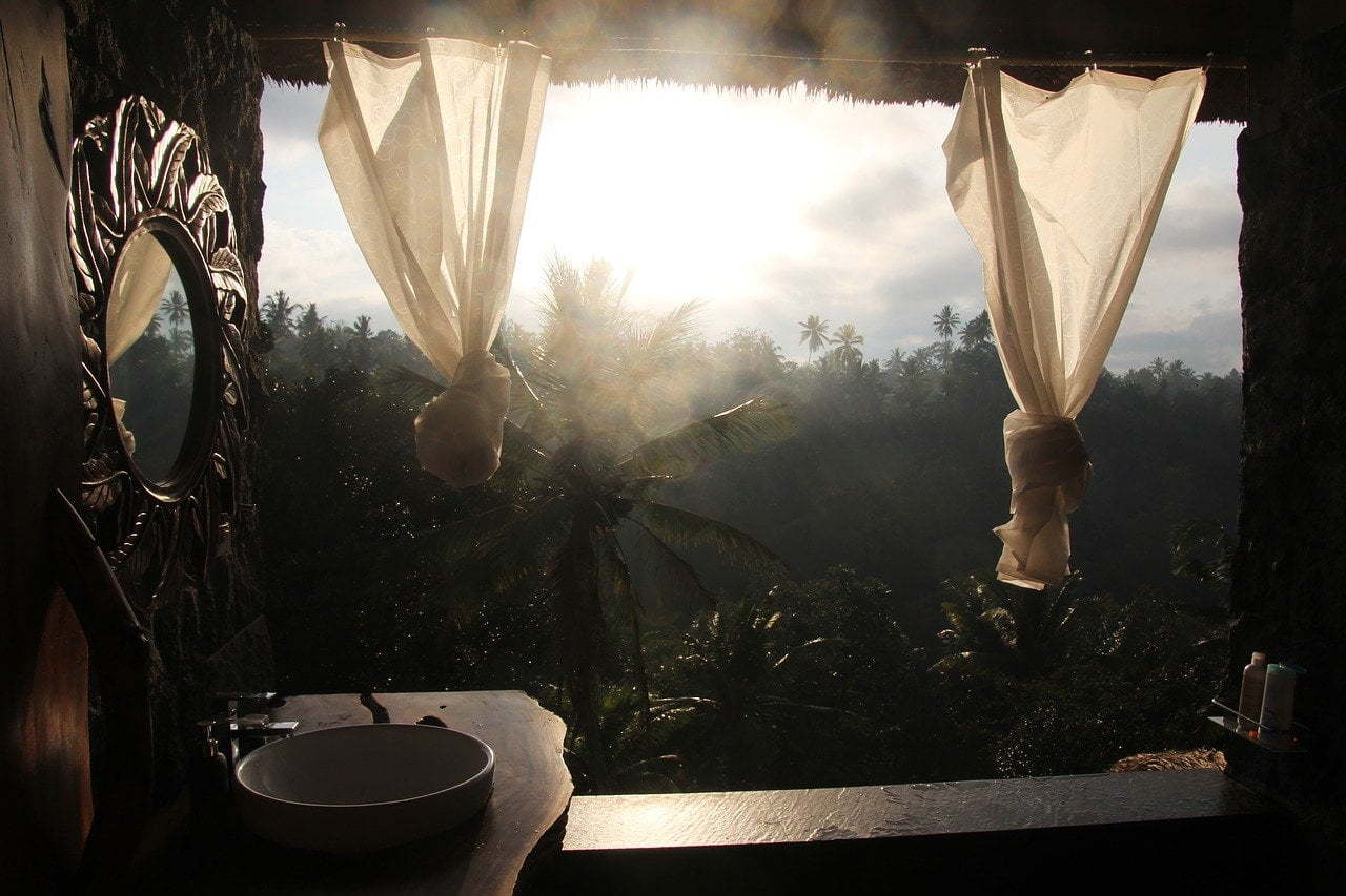 Making Your Small Bathroom Appear Larger: 3 Tips to Help You